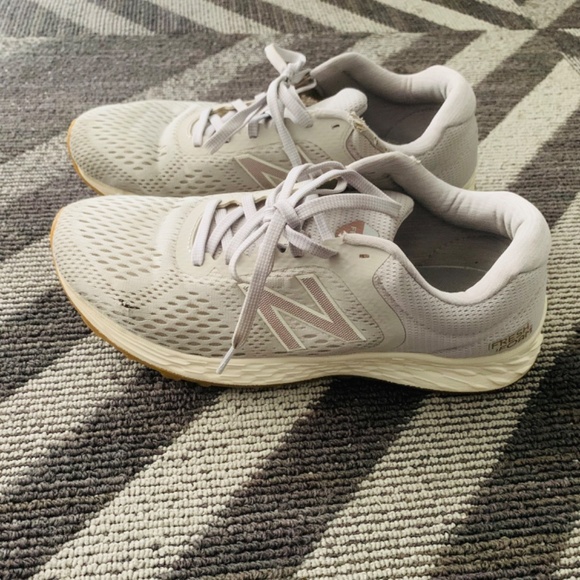 New Balance Arishi Fresh Foam Shoes Running Grey/Gum Womens Size 9.5 WARISRC2 - Picture 4 of 9